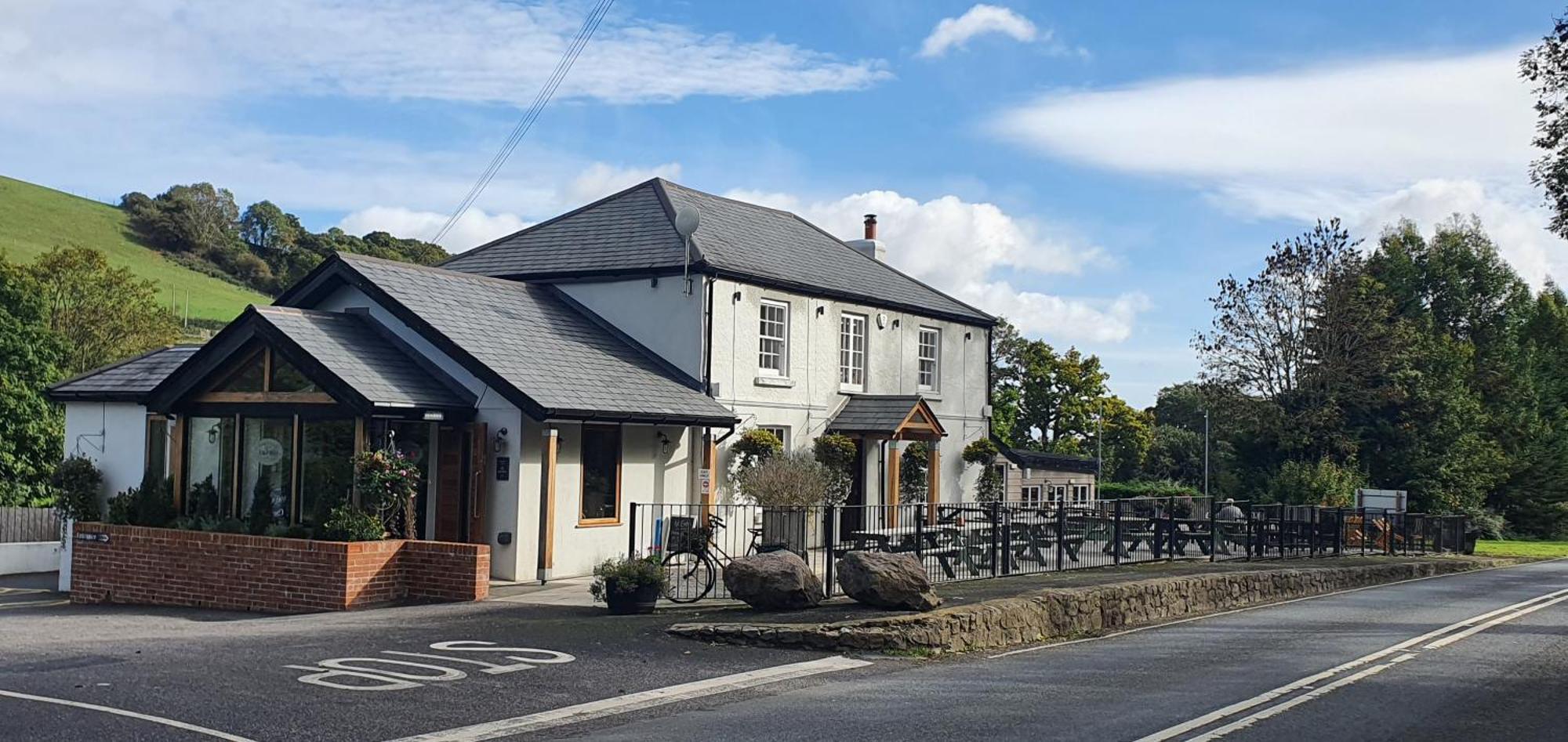 Dartmoor Halfway Inn Нютън Абът Екстериор снимка